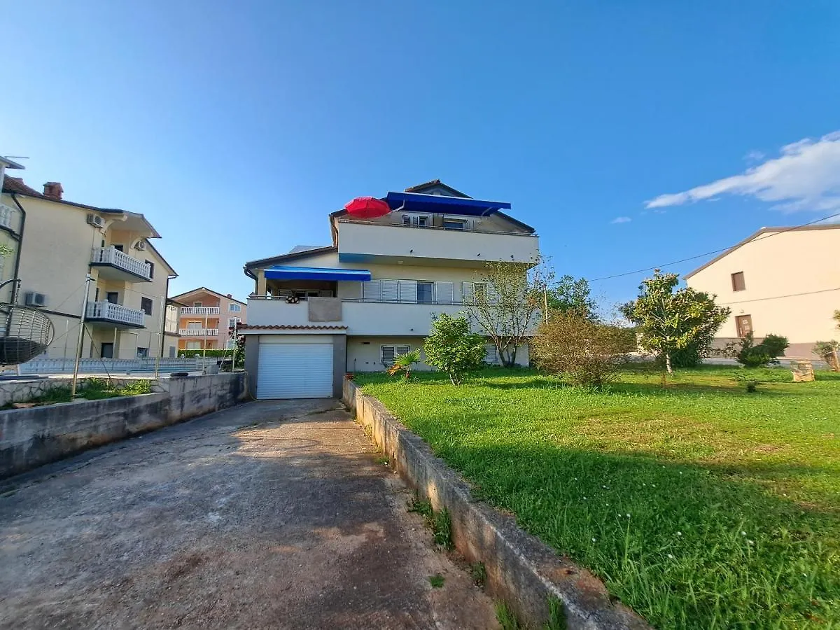 Casa Antonio With Swimming Pool Apartment Novigrad  Croatia